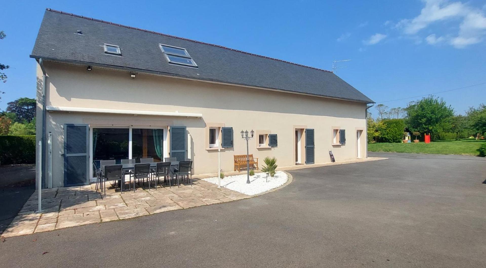 Le So Art, Grande Maison 4 Chambres, Terrain De Petanque, Grand Jardin Clos, Flipper, Babyfoot, Jeux Arcade, Ping Pong,1 Km Mer, Proche Golf, Port En Bessin, Bayeux Et Plages Du Debarquement, Adaptee Enfants Commes 外观 照片