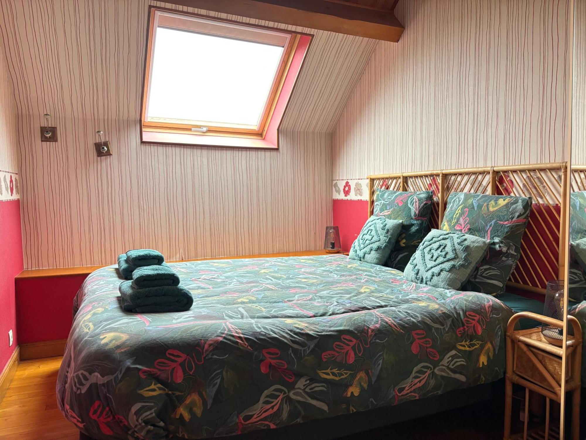 Le So Art, Grande Maison 4 Chambres, Terrain De Petanque, Grand Jardin Clos, Flipper, Babyfoot, Jeux Arcade, Ping Pong,1 Km Mer, Proche Golf, Port En Bessin, Bayeux Et Plages Du Debarquement, Adaptee Enfants Commes 外观 照片