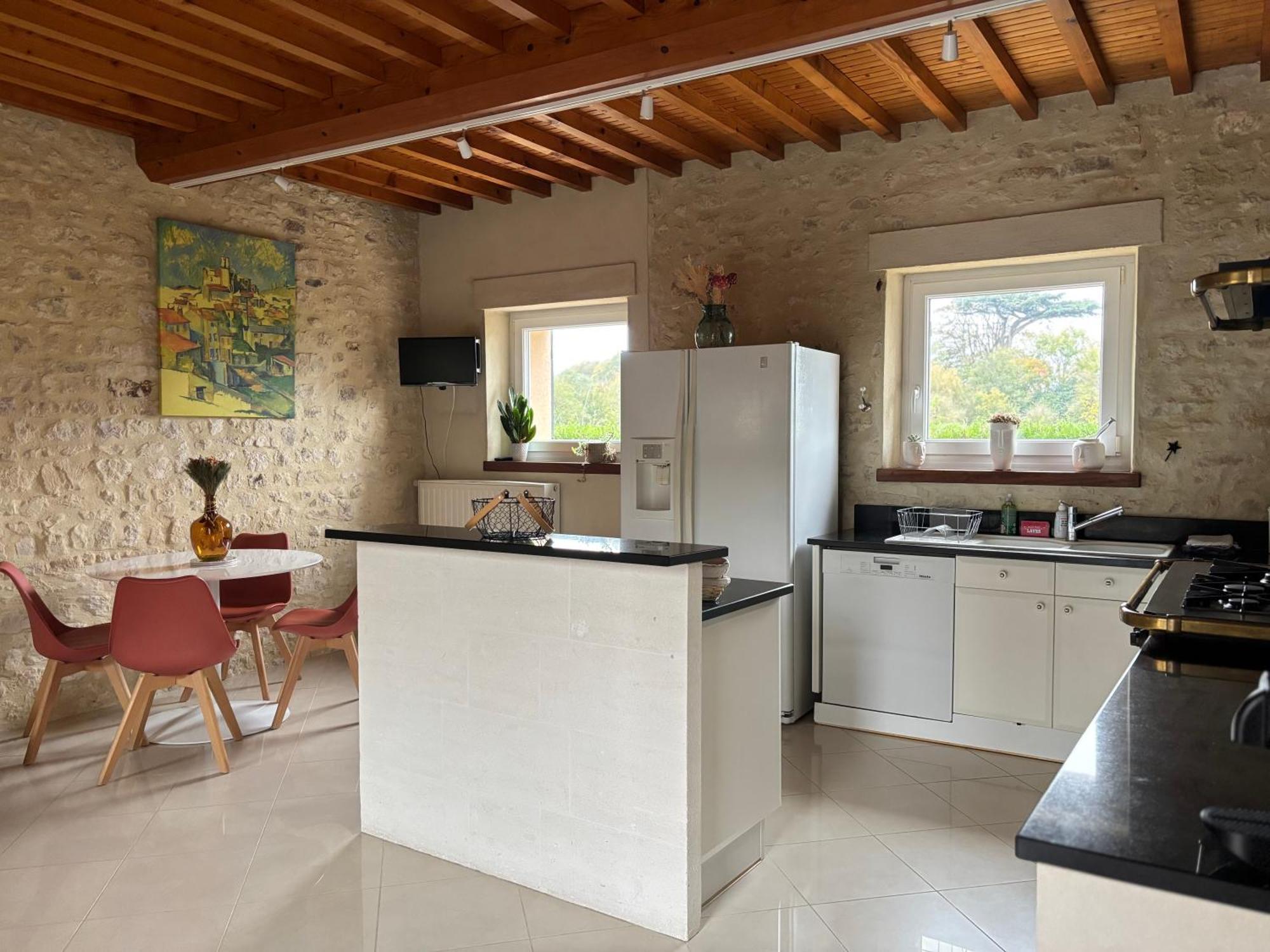 Le So Art, Grande Maison 4 Chambres, Terrain De Petanque, Grand Jardin Clos, Flipper, Babyfoot, Jeux Arcade, Ping Pong,1 Km Mer, Proche Golf, Port En Bessin, Bayeux Et Plages Du Debarquement, Adaptee Enfants Commes 外观 照片