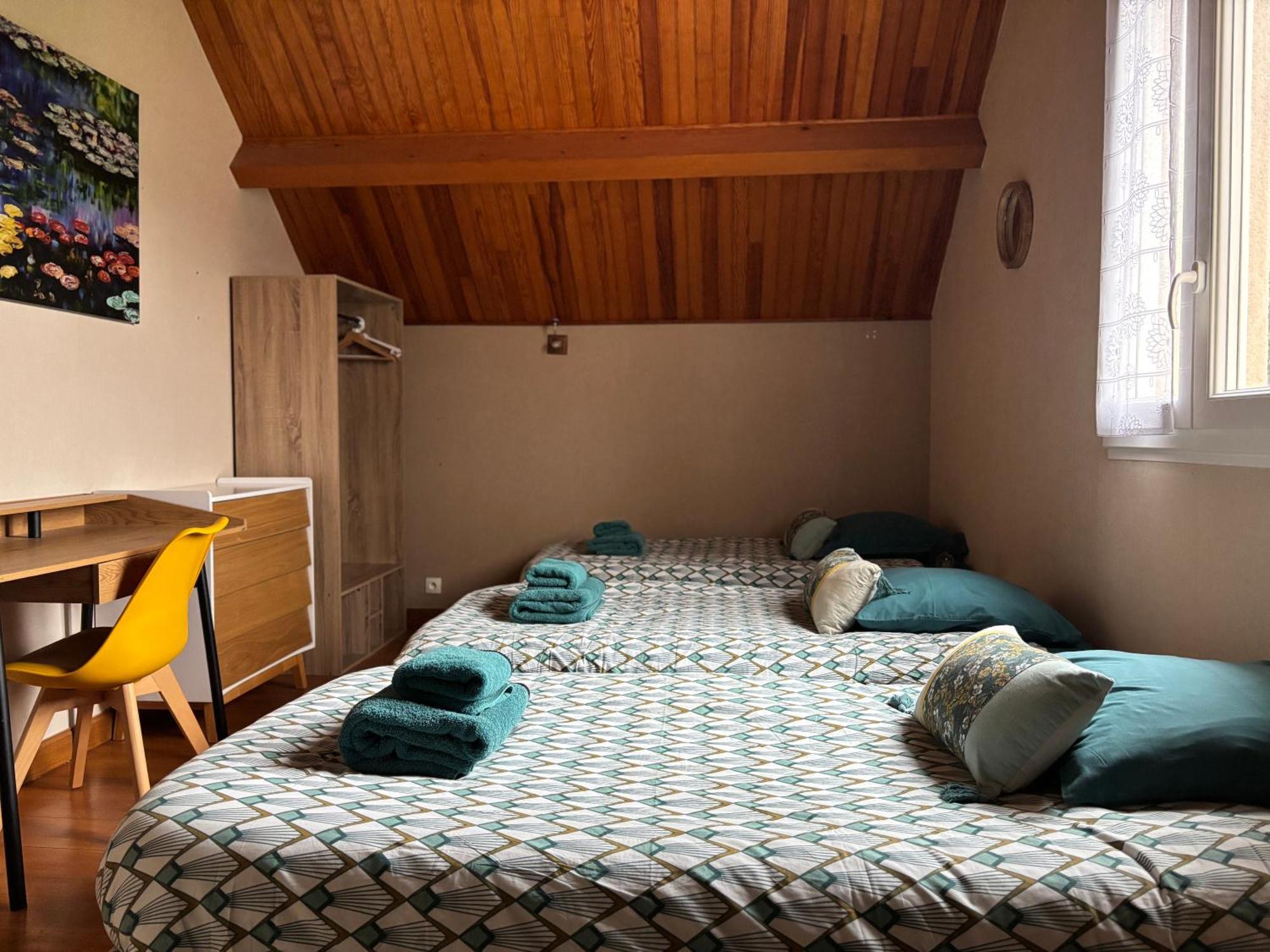 Le So Art, Grande Maison 4 Chambres, Terrain De Petanque, Grand Jardin Clos, Flipper, Babyfoot, Jeux Arcade, Ping Pong,1 Km Mer, Proche Golf, Port En Bessin, Bayeux Et Plages Du Debarquement, Adaptee Enfants Commes 外观 照片