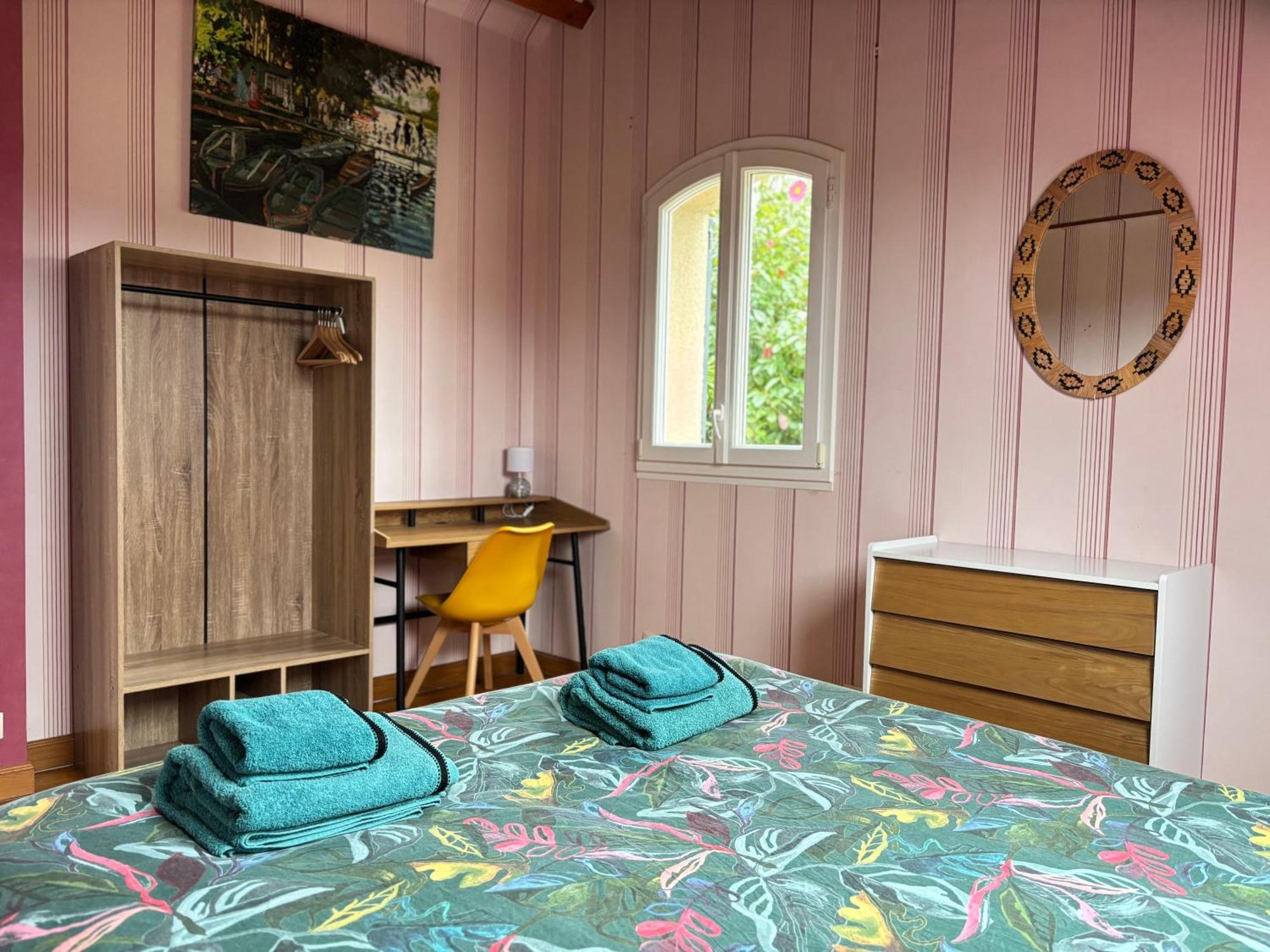 Le So Art, Grande Maison 4 Chambres, Terrain De Petanque, Grand Jardin Clos, Flipper, Babyfoot, Jeux Arcade, Ping Pong,1 Km Mer, Proche Golf, Port En Bessin, Bayeux Et Plages Du Debarquement, Adaptee Enfants Commes 外观 照片