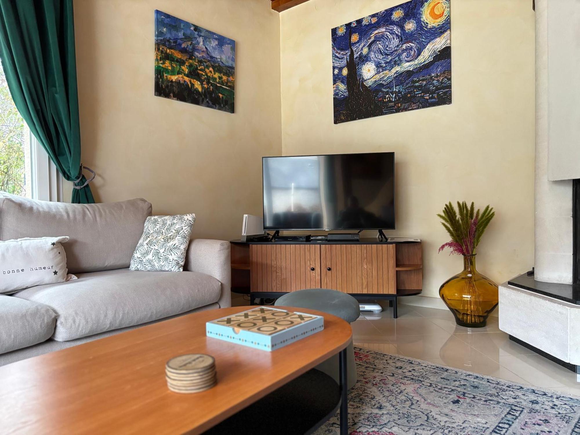 Le So Art, Grande Maison 4 Chambres, Terrain De Petanque, Grand Jardin Clos, Flipper, Babyfoot, Jeux Arcade, Ping Pong,1 Km Mer, Proche Golf, Port En Bessin, Bayeux Et Plages Du Debarquement, Adaptee Enfants Commes 外观 照片