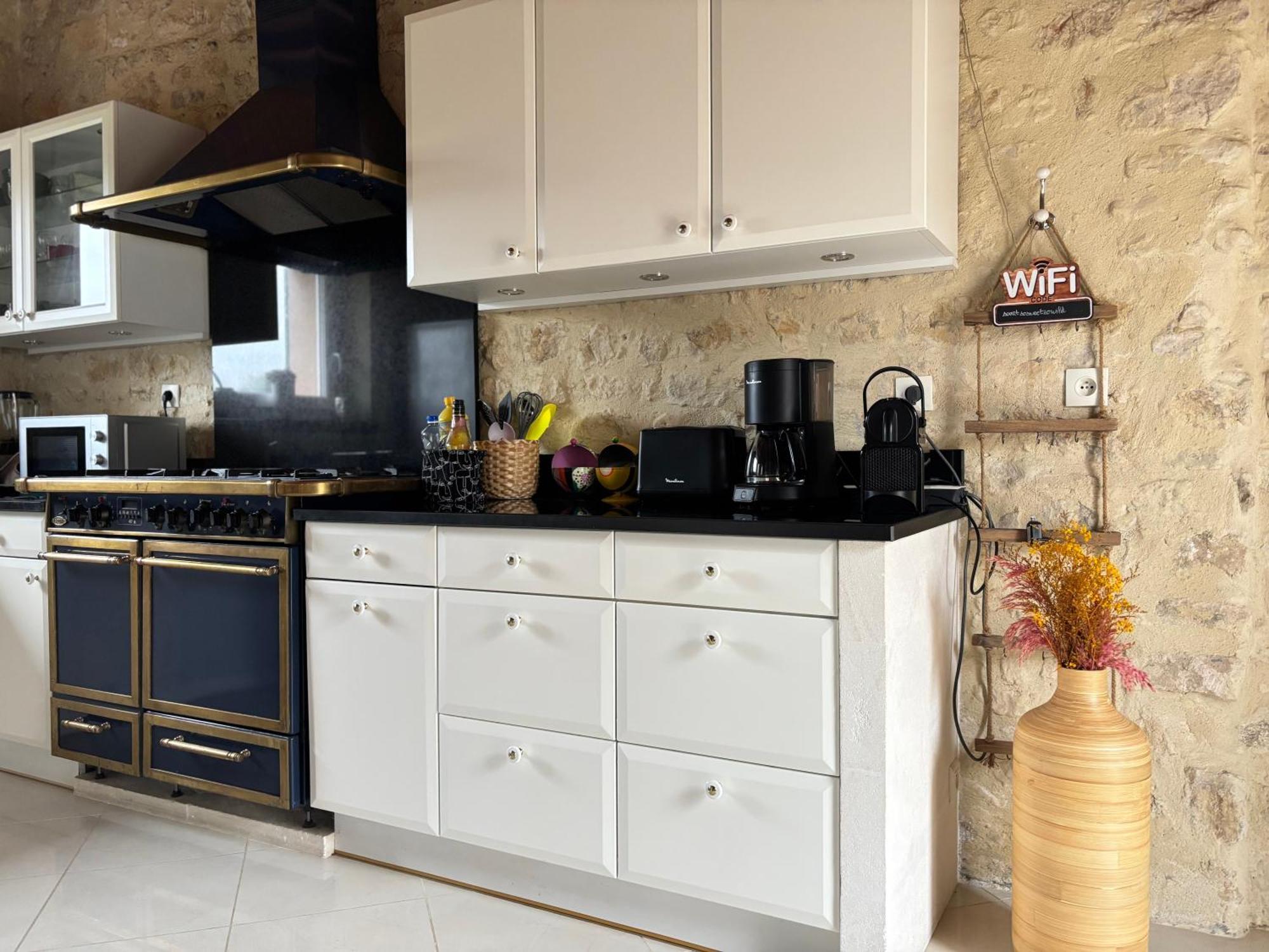 Le So Art, Grande Maison 4 Chambres, Terrain De Petanque, Grand Jardin Clos, Flipper, Babyfoot, Jeux Arcade, Ping Pong,1 Km Mer, Proche Golf, Port En Bessin, Bayeux Et Plages Du Debarquement, Adaptee Enfants Commes 外观 照片