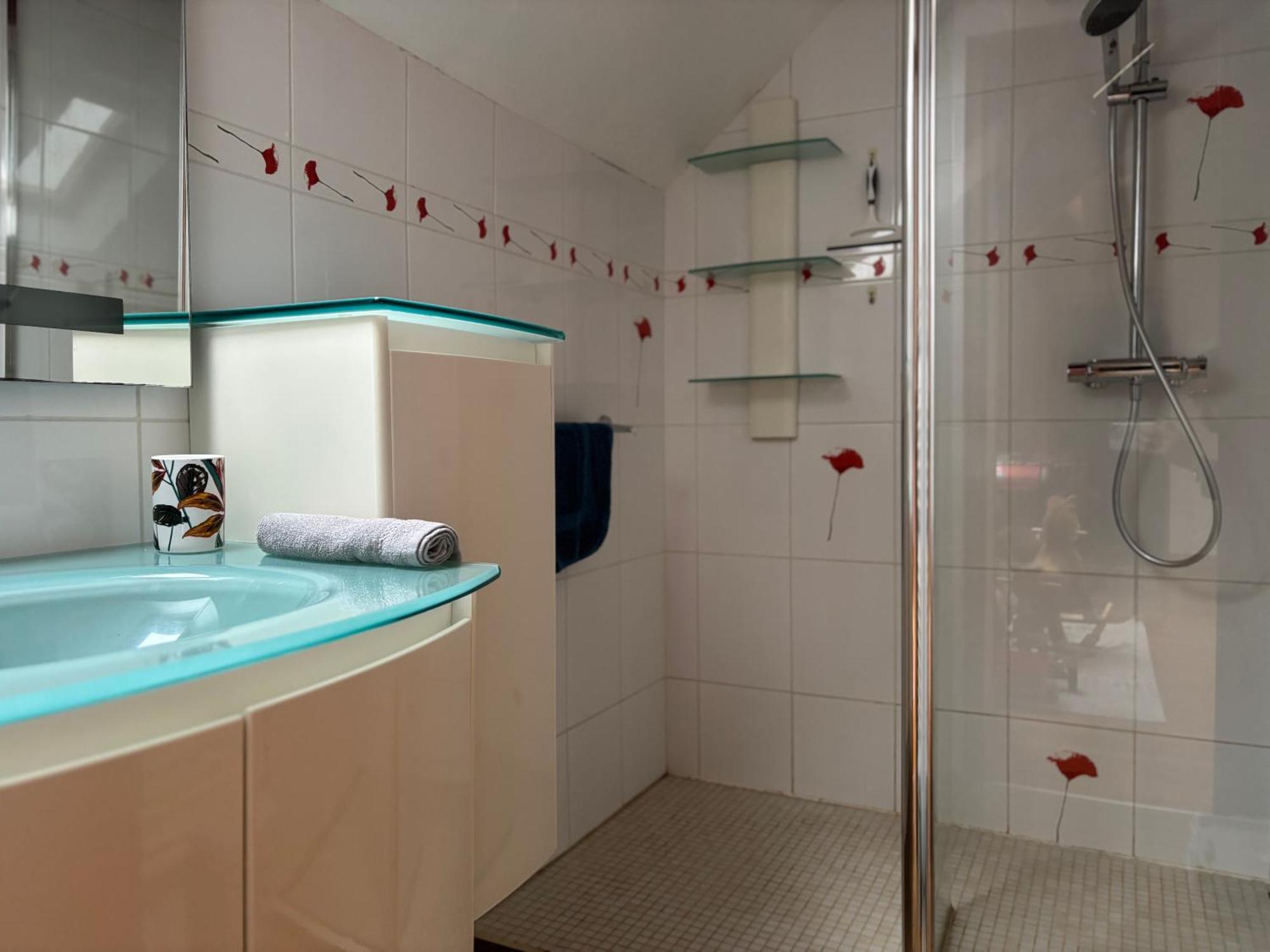 Le So Art, Grande Maison 4 Chambres, Terrain De Petanque, Grand Jardin Clos, Flipper, Babyfoot, Jeux Arcade, Ping Pong,1 Km Mer, Proche Golf, Port En Bessin, Bayeux Et Plages Du Debarquement, Adaptee Enfants Commes 外观 照片