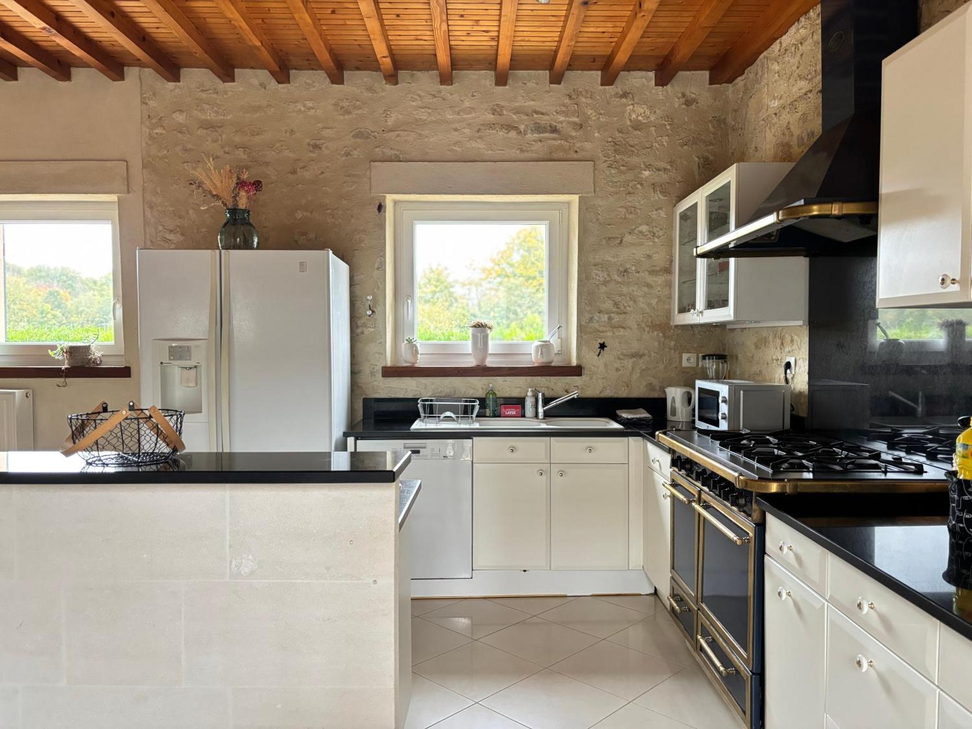 Le So Art, Grande Maison 4 Chambres, Terrain De Petanque, Grand Jardin Clos, Flipper, Babyfoot, Jeux Arcade, Ping Pong,1 Km Mer, Proche Golf, Port En Bessin, Bayeux Et Plages Du Debarquement, Adaptee Enfants Commes 外观 照片