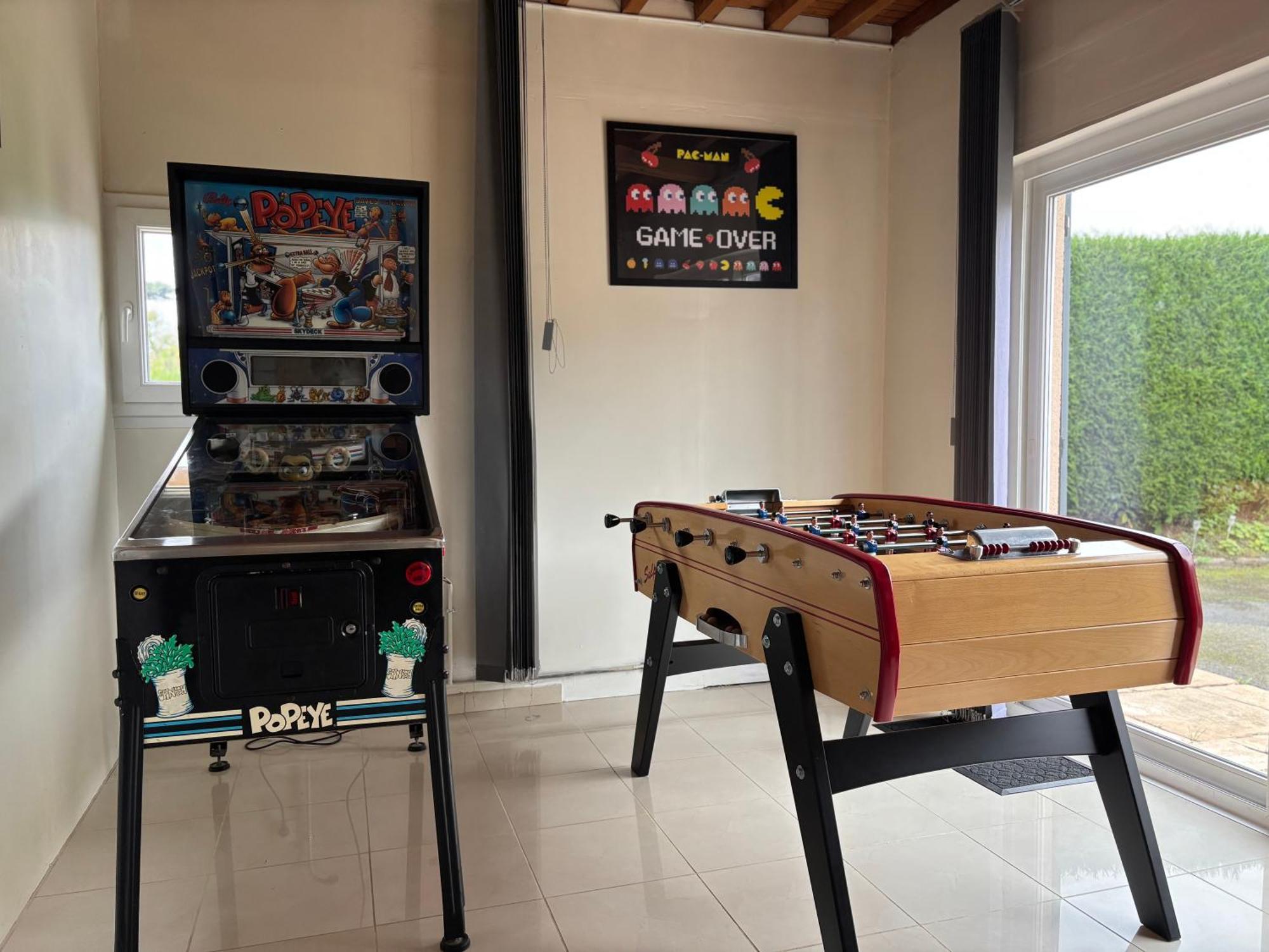 Le So Art, Grande Maison 4 Chambres, Terrain De Petanque, Grand Jardin Clos, Flipper, Babyfoot, Jeux Arcade, Ping Pong,1 Km Mer, Proche Golf, Port En Bessin, Bayeux Et Plages Du Debarquement, Adaptee Enfants Commes 外观 照片