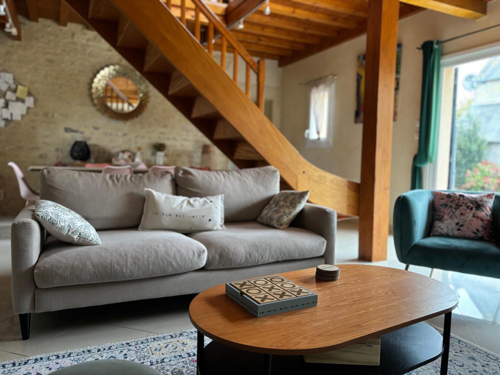 Le So Art, Grande Maison 4 Chambres, Terrain De Petanque, Grand Jardin Clos, Flipper, Babyfoot, Jeux Arcade, Ping Pong,1 Km Mer, Proche Golf, Port En Bessin, Bayeux Et Plages Du Debarquement, Adaptee Enfants Commes 外观 照片